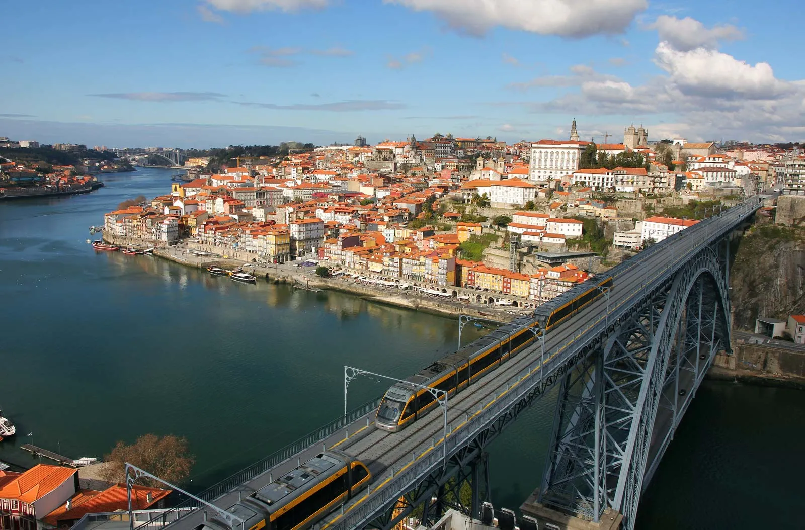 How Fame Crew works in Porto